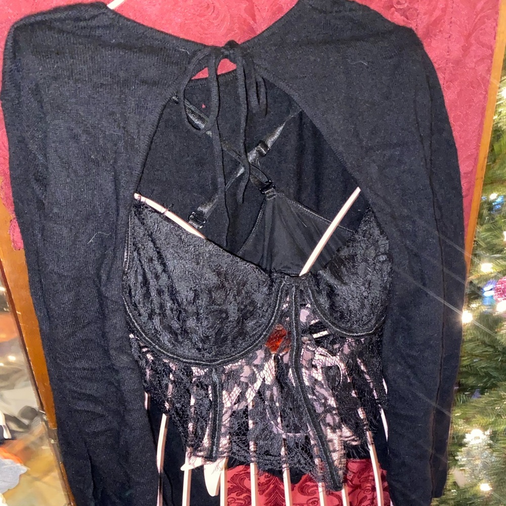 Lord & Taylor Classic Black Sweatshirt